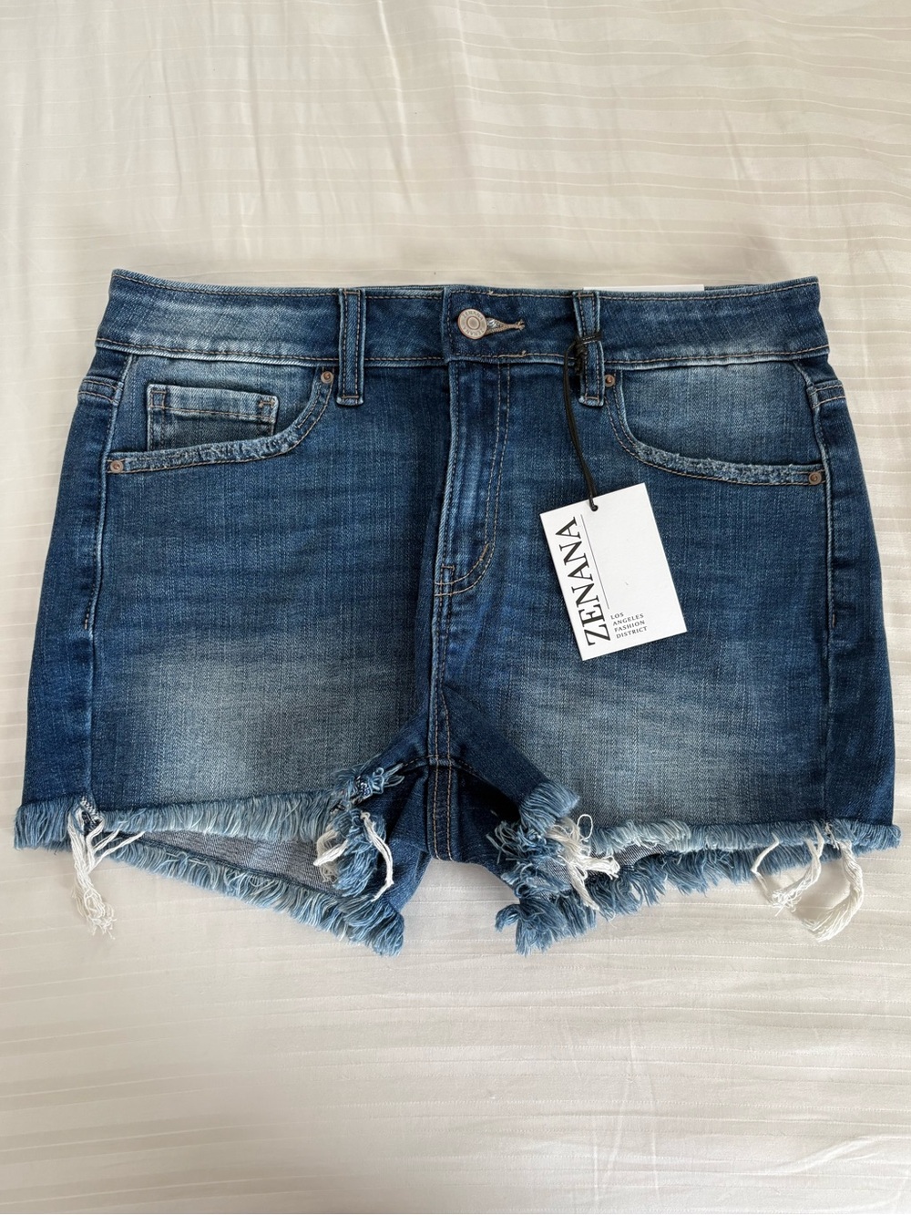 NWT Zenana Denim Shorts Medium Distressed Frayed Hem Stretch Jean Shorts